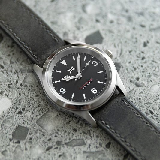 38mm Adventurer - Black